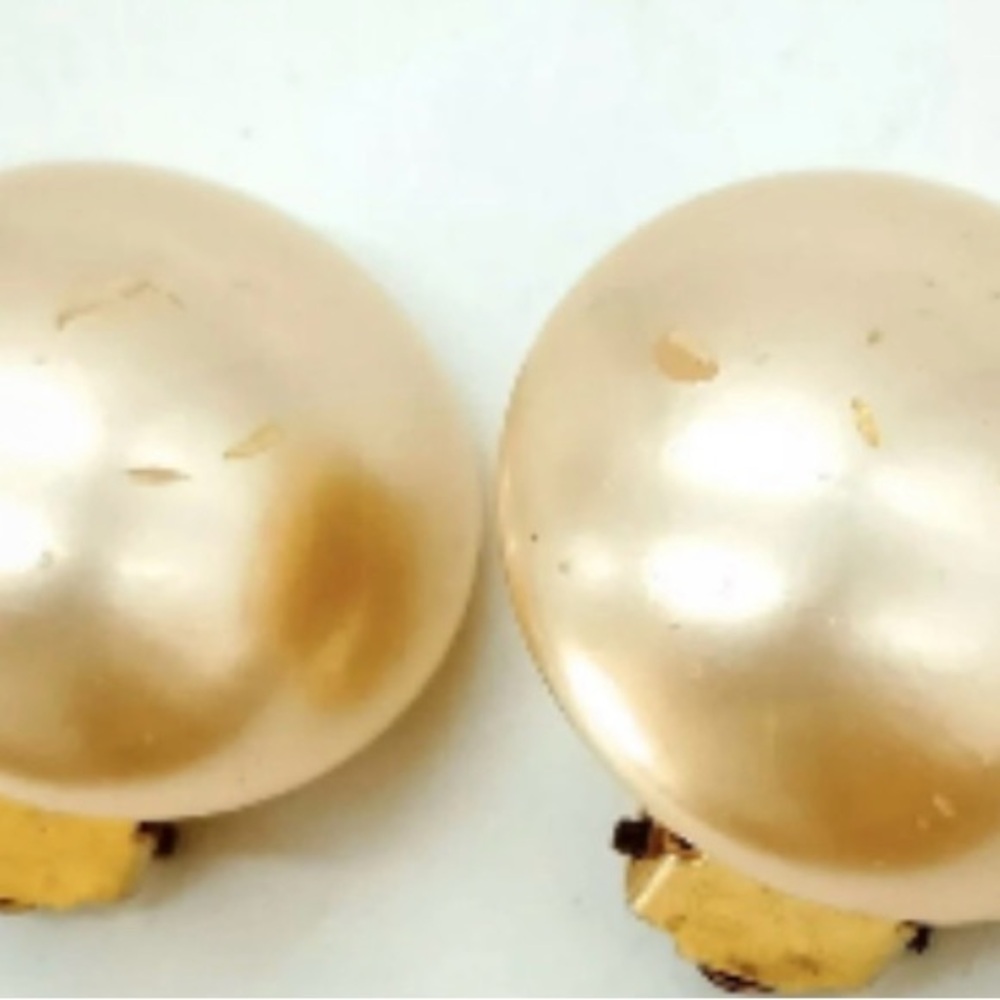 Channel Stunning Elegant Pearl Clip-On Earrings